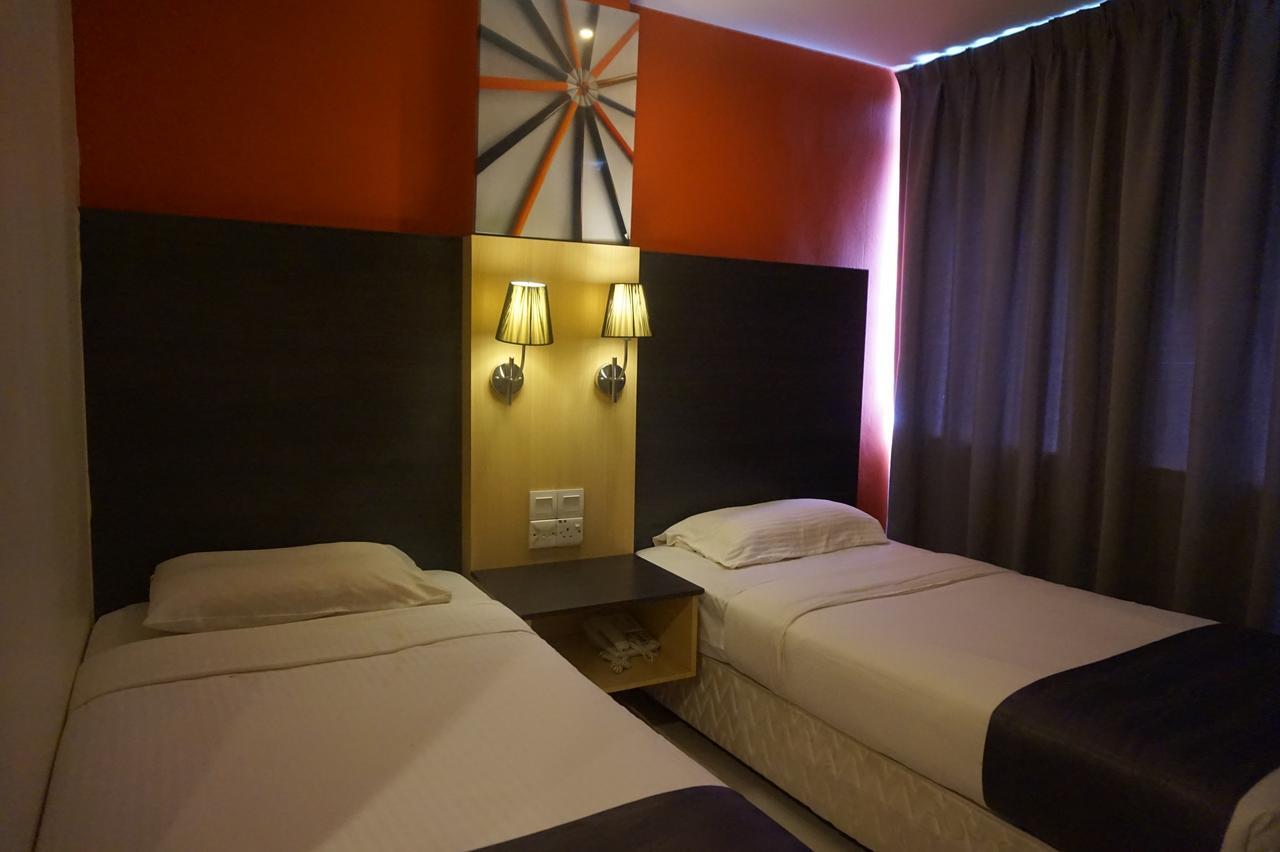 Oyo 786 The Citilite Hotel Куантан Экстерьер фото